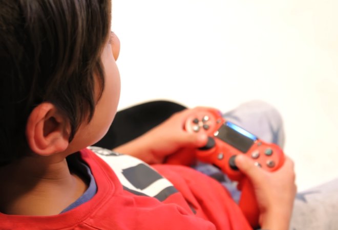 オンラインゲーム内での子供のいじめ問題を解決する方法