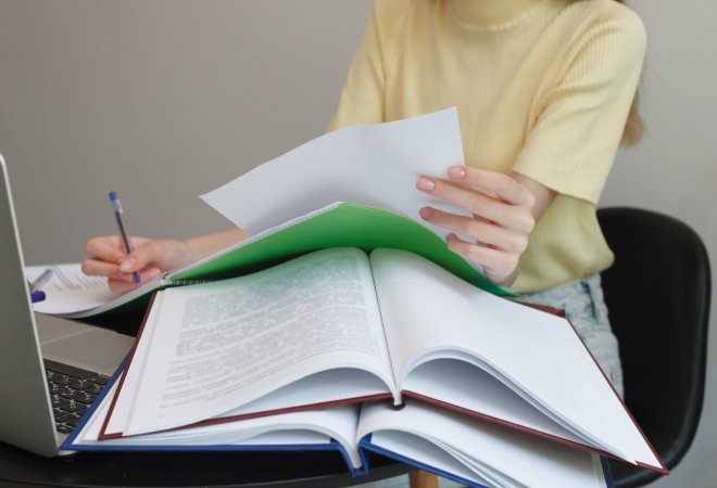 大学生の娘が夜職で働いた場合のリスクとは？