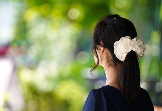 孫を預けて外出する娘の実態