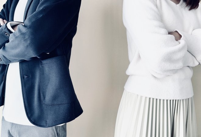 夫と幼馴染の女友達の浮気疑惑を見過ごす危険性。