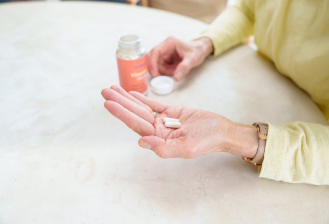 高齢者を狙う「未承認サプリ」トラブル。