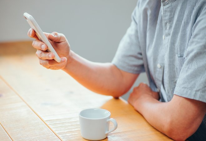 スマホを手放さなくなった旦那が浮気していないか確かめたい。