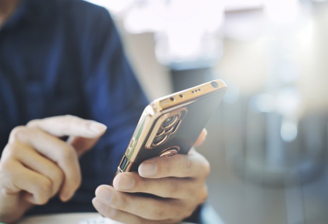 スマホの扱い方と浮気の関係性。